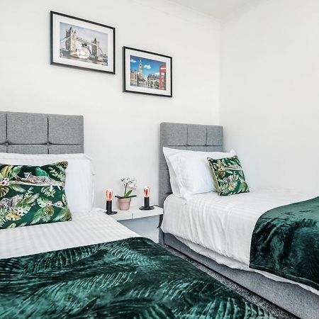 Heathrow 2-Bedroom Maisonette With Parking 웨스트드레이톤 외부 사진