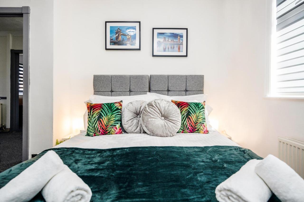 Heathrow 2-Bedroom Maisonette With Parking 웨스트드레이톤 외부 사진
