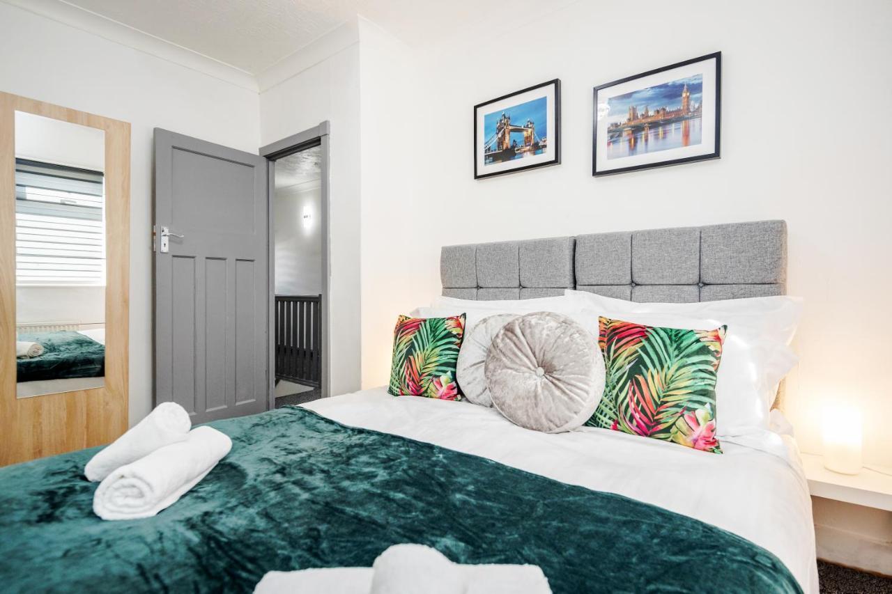 Heathrow 2-Bedroom Maisonette With Parking 웨스트드레이톤 외부 사진