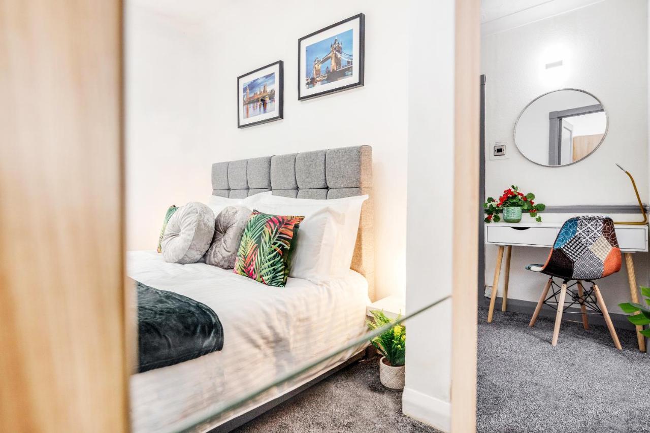 Heathrow 2-Bedroom Maisonette With Parking 웨스트드레이톤 외부 사진