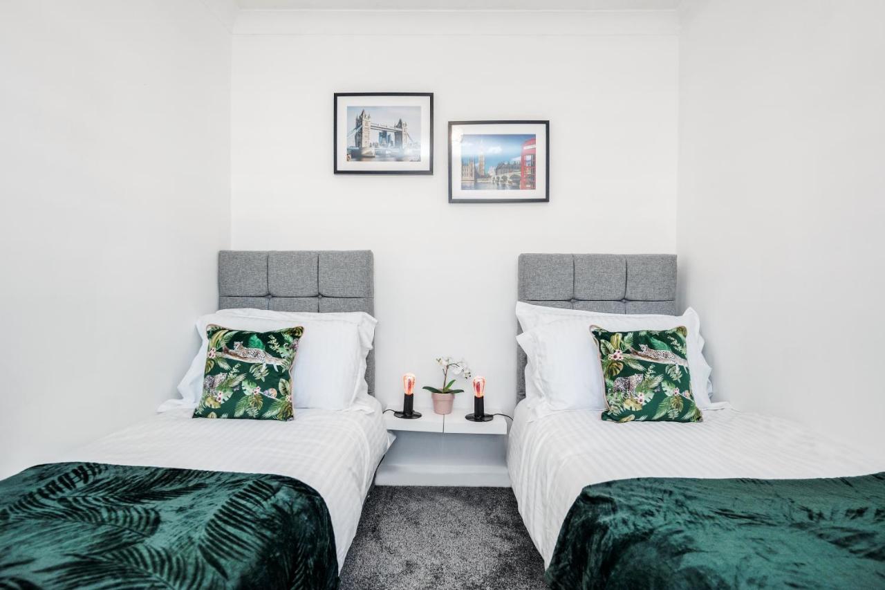 Heathrow 2-Bedroom Maisonette With Parking 웨스트드레이톤 외부 사진