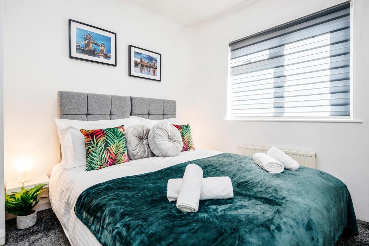 Heathrow 2-Bedroom Maisonette With Parking 웨스트드레이톤 외부 사진