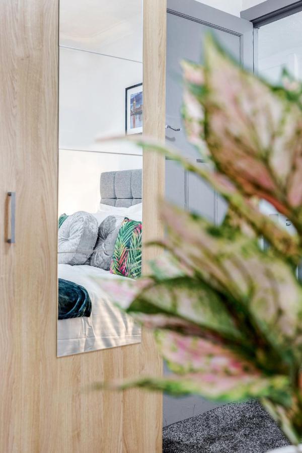 Heathrow 2-Bedroom Maisonette With Parking 웨스트드레이톤 외부 사진
