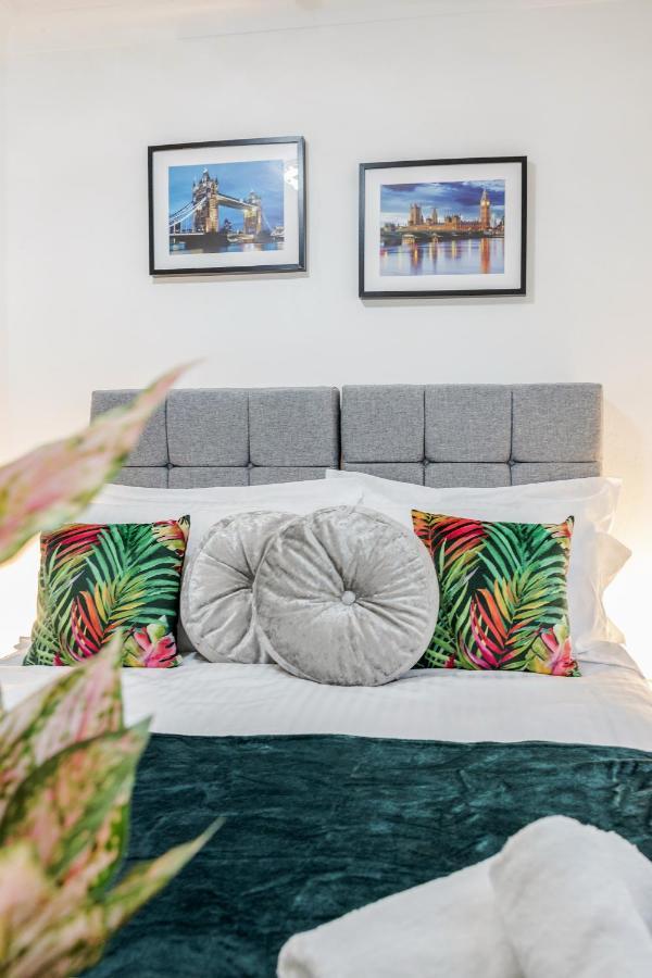 Heathrow 2-Bedroom Maisonette With Parking 웨스트드레이톤 외부 사진
