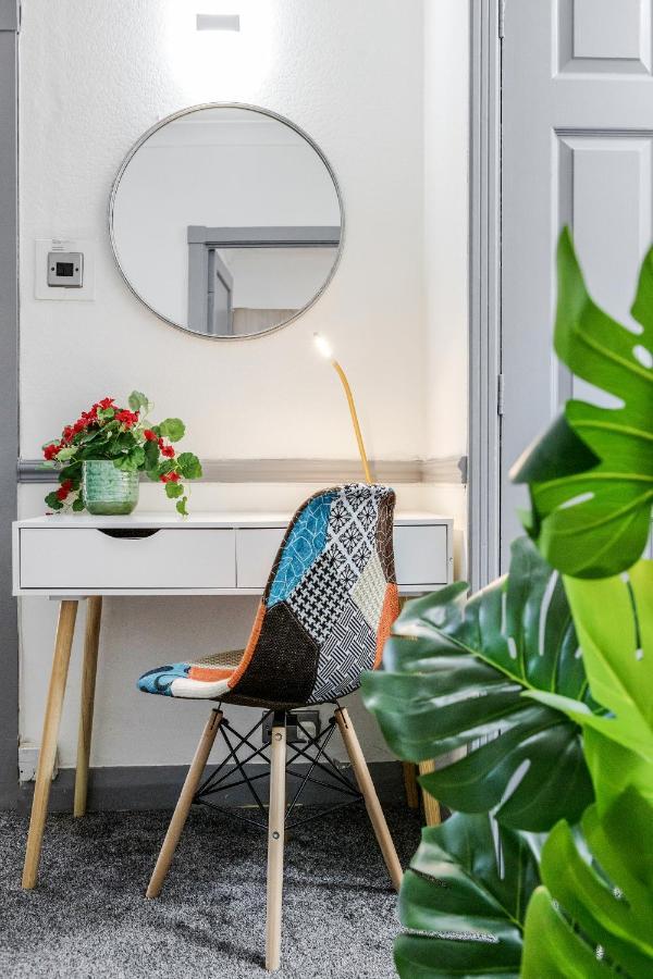 Heathrow 2-Bedroom Maisonette With Parking 웨스트드레이톤 외부 사진