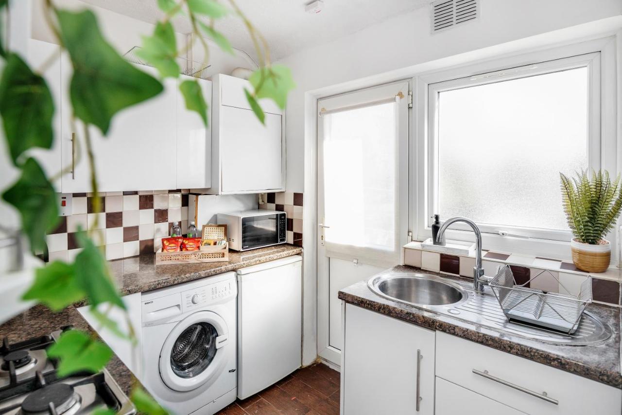 Heathrow 2-Bedroom Maisonette With Parking 웨스트드레이톤 외부 사진