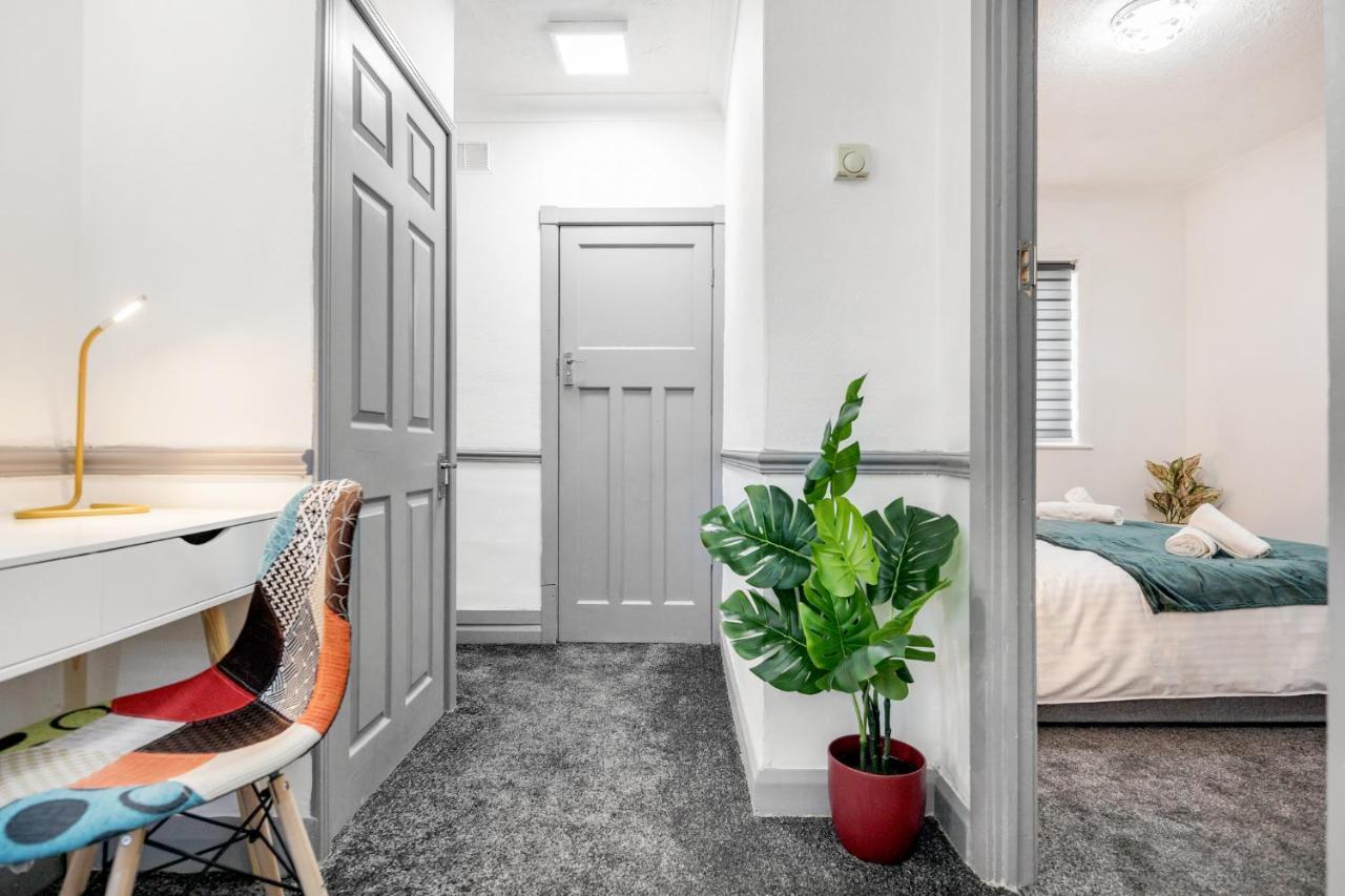 Heathrow 2-Bedroom Maisonette With Parking 웨스트드레이톤 외부 사진