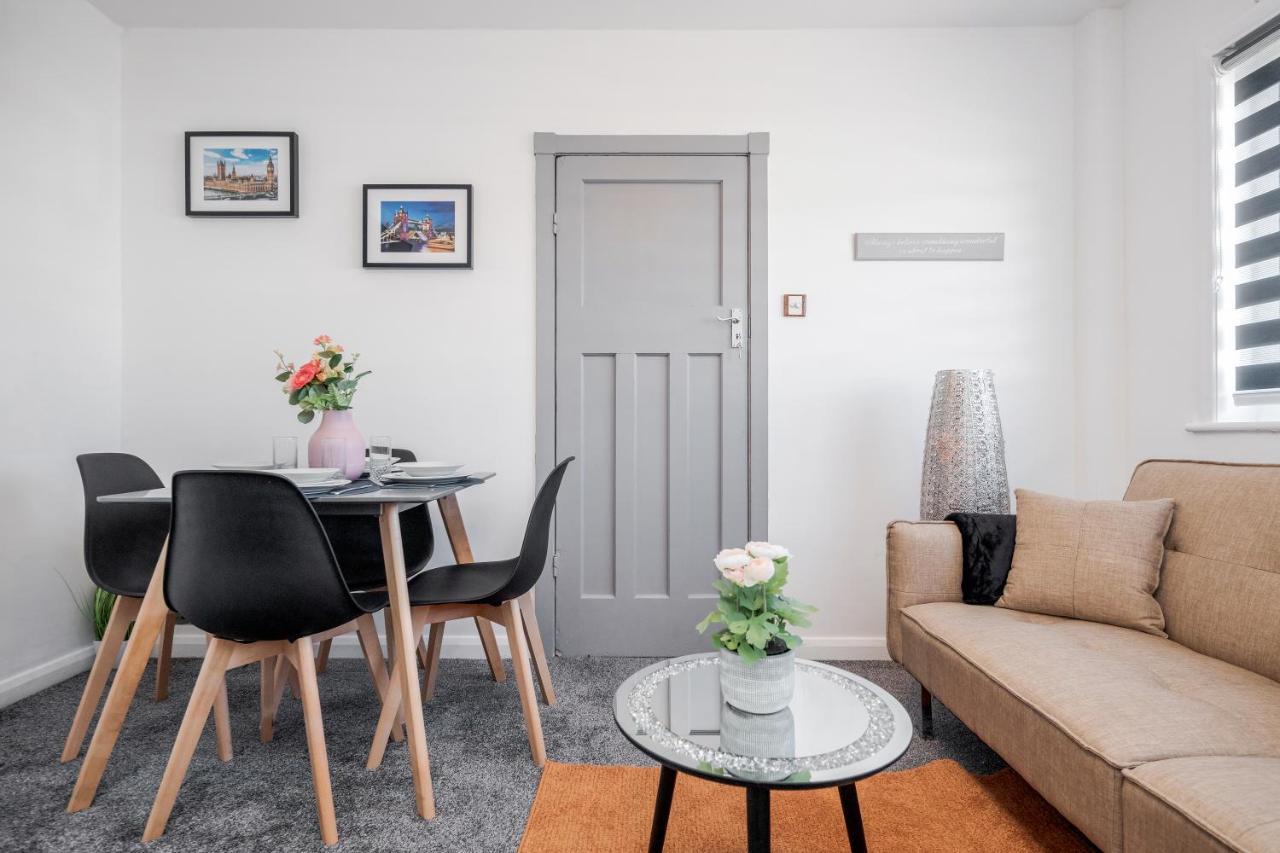 Heathrow 2-Bedroom Maisonette With Parking 웨스트드레이톤 외부 사진
