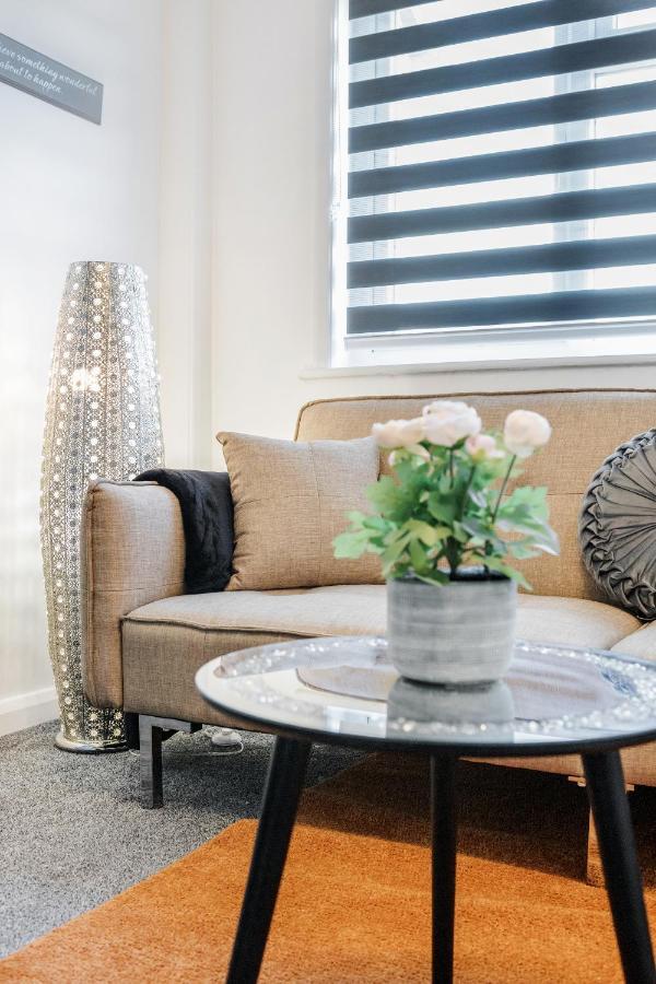 Heathrow 2-Bedroom Maisonette With Parking 웨스트드레이톤 외부 사진