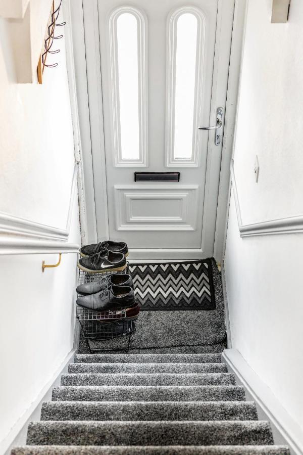 Heathrow 2-Bedroom Maisonette With Parking 웨스트드레이톤 외부 사진